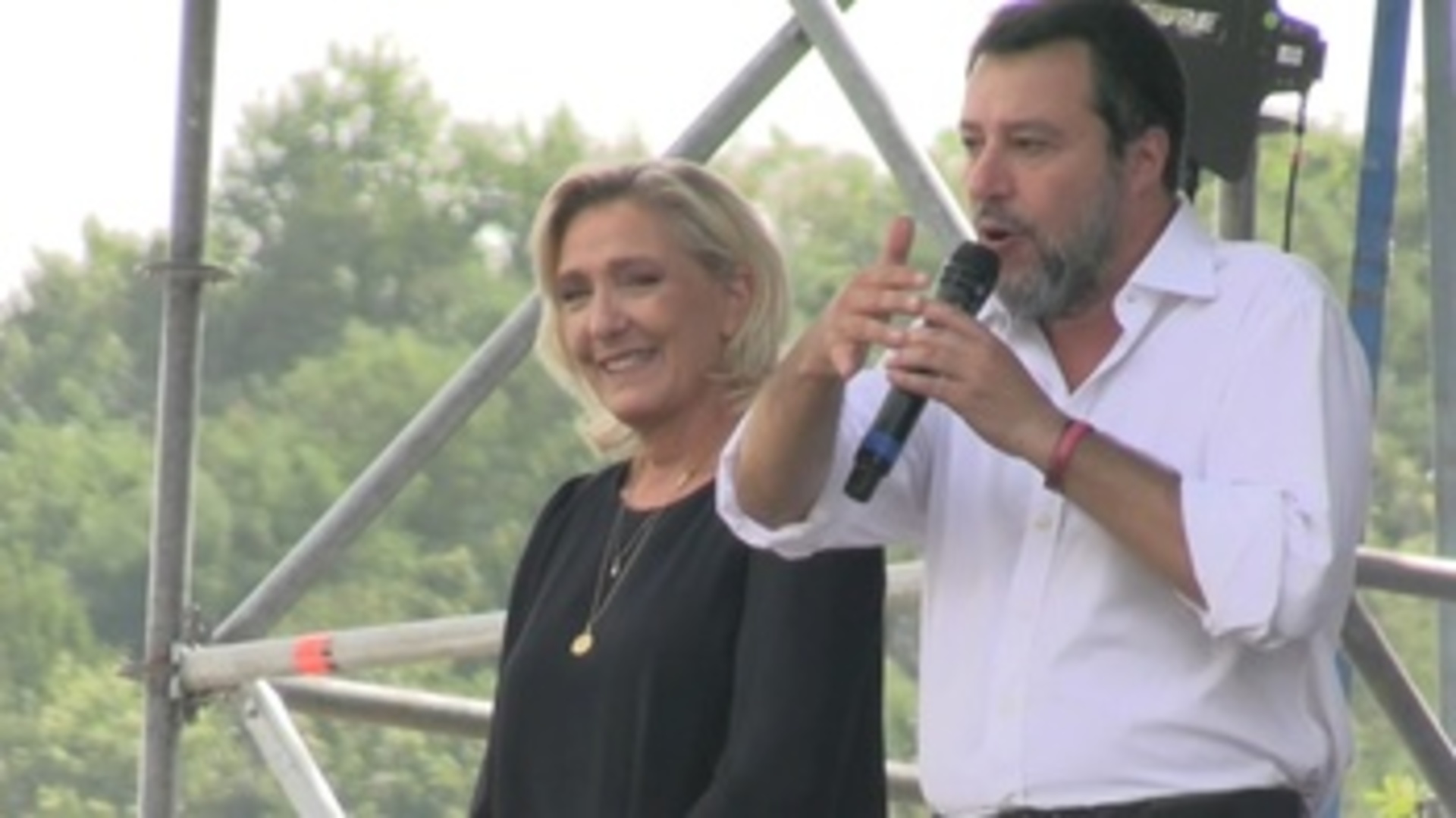 Salvini Y Le Pen Escenifican En Italia Su Uni N Ante Las Elecciones