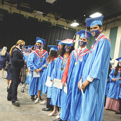 CON HONORES SE GRADUARON ESTUDIANTES. Las clases presenciales dieron los más grandes resultados académicos