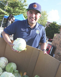LA PANDEMIA NO HA PASADO DEL TODO. En Hialeah dan ejemplo de dar más ayuda alimentaria a toda la población necesitada
