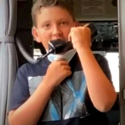 DISCURSO DE UN NIÑO DE 10 AÑOS EN UN AVIÓN