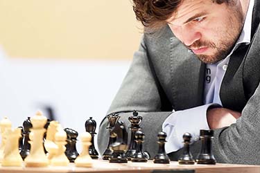 El ajedrez, una guerra incruenta en un campo de batalla en blanco y negro