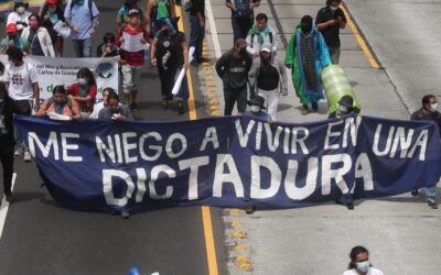 Universitarios y campesinos se alzan contra la corrupción y el Gobierno en Guatemala