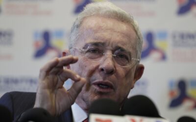El expresidente Uribe alerta a Petro sobre sus reformas tras el diálogo entre ambos
