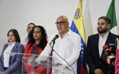 Delegación venezolana llega a México para retomar diálogo con la oposición