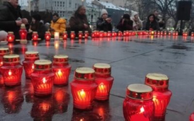 Ucrania recuerda con velas la hambruna causada por Moscú hace 90 años