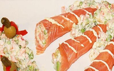 LIBRE EN LA MESA. Rollitos de salmón ahumado con ensaladilla