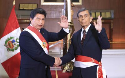 El mandatario peruano recompone su gabinete, tras larenuncia del ministro de Defensa