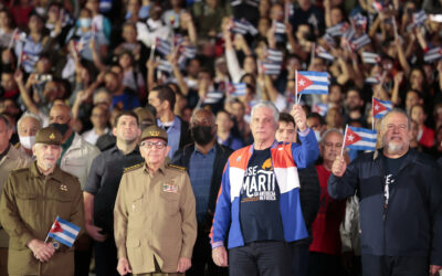Díaz-Canel y Castro encabezan la marcha de las antorchas por Martí en Cuba
