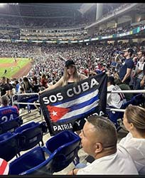 ﻿Clásico Mundial de Pelota en Miami. ﻿Estruendosos gritos de ¡Viva la libertad en Cuba! se oyeron tras desertar pelotero cubano
