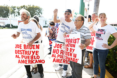 ﻿Se alborotan con protestas las calles de Miami por la visita de una delegación cubana a EE.UU.