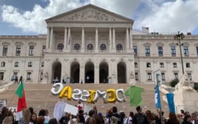 Cientos de profesores marchan en Lisboa para pedir mejores condiciones laborales
