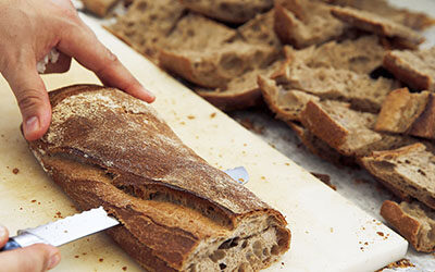 ﻿El pan, fiel compañero de mesa “en la riqueza y en la pobreza”