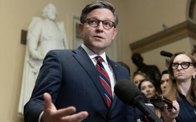 Líder de la Cámara Baja de EE.UU. arremete contra Biden en viaje a la frontera con México