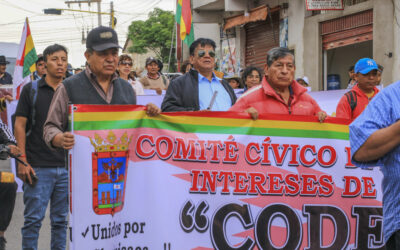 Ciudadanos marchan en la capital de Bolivia contra la prórroga de los máximos magistrados