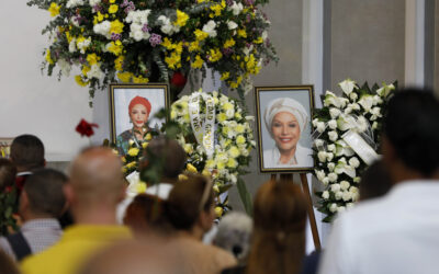 Medellín da el último adiós a la senadora Piedad Córdoba con flores y cantos