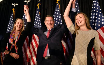 El demócrata Tom Suozzi gana la elección especial por el escaño del expulsado Santos