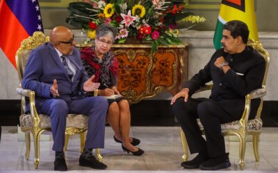 Maduro recibe las cartas credenciales de los nuevos embajadores de Guyana, Noruega y otros países