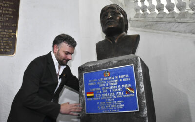 Opositor exige que se retire el busto de Evo Morales de la antigua Asamblea Legislativa