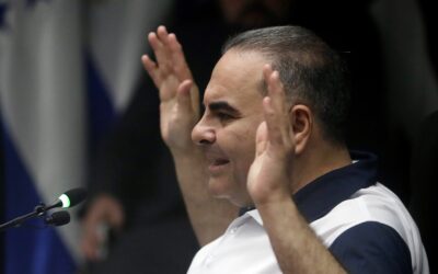 La Fiscalía de El Salvador pide obligar a expresidente Saca a pagar 4,4 millones de condena