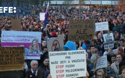 Eslovacos denuncian en las calles el intento gubernamental de controlar la emisora pública