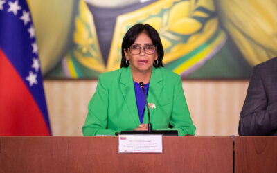 La vicepresidenta ejecutiva de Venezuela viaja a Bolivia para participar en un seminario