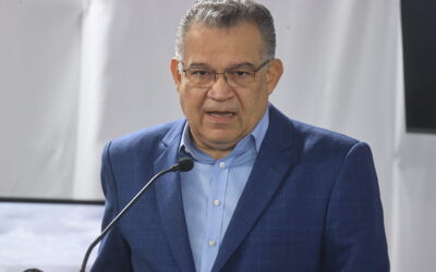 Exrector electoral opositor se inscribe como candidato a las presidenciales de Venezuela