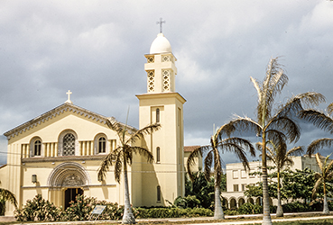 ﻿Universidad Católica de Santo Tomás de Villanueva: 70 Años de Educación y Fe