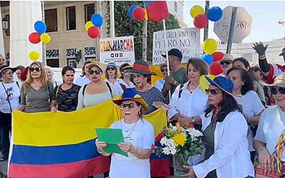 No cesan las marchas frente al consulado. Furibunda protesta por la “purga” de militares bajo gobierno de Petro