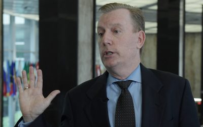 Embajador de EE.UU. observa gente en pánico por investigación del crimen de Villavicencio