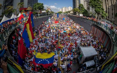 Miles de venezolanos salen a la calle para apoyar a sus candidatos en el inicio de campaña