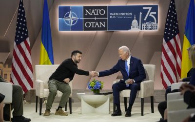Biden anuncia 225 millones para Ucrania en reunión con Zelenski durante cumbre de la OTAN