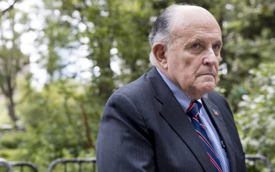 Desestiman la petición de bancarrota de Rudolph Giuliani, quien afronta posibles embargos