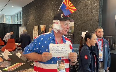 Orejas vendadas por solidaridad con Trump: el look que abrazan sus fanáticos