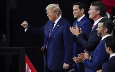 Trump se da un nuevo baño de masas para escuchar el primer discurso de su «número dos»