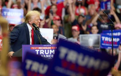 Aumenta la presión sobre el candidato Biden a abandonar mientras Trump endurece el tono