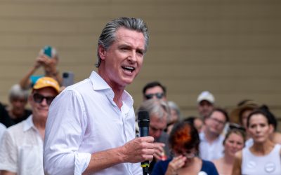 El gobernador de California, que sonaba como posible sustituto de Biden, apoya a Harris