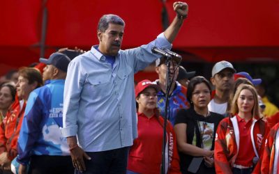 Maduro reitera promesas en la víspera de los comicios pese a prohibición por ley electoral