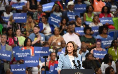 Harris y Trump se embarcan en un maratón en estados claves con las encuestas empatadas