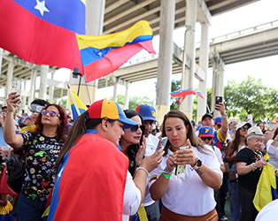 Como un “balde de agua fría” se recibió la noticia. Maduro es el peor hampón del mundo: ¡nos robó la libertad y la democracia en Venezuela!