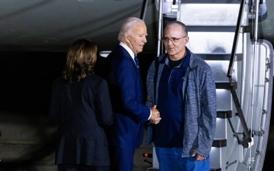 Biden y Harris reciben a estadounidenses liberados en intercambio de prisioneros con Rusia