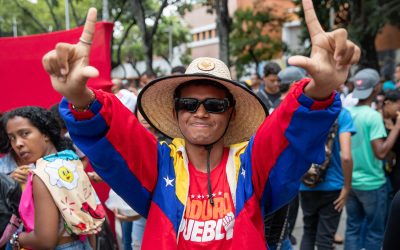 El chavismo moviliza a cientos de jóvenes en respaldo a la controvertida reelección de Nicolás Maduro