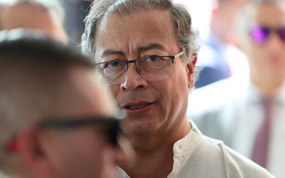 Petro dice que Maduro y la oposición deben buscar un acuerdo para evitar éxodo y guerra