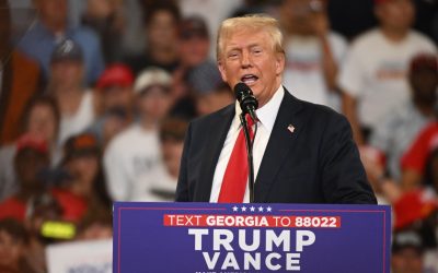 Trump dice que espera «ansioso» debates presidenciales y que Harris rehuye conferencias