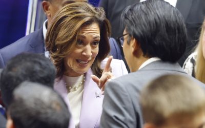 Harris apuesta en Las Vegas por la clase trabajadora y da prioridad a la economía