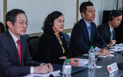 La presidenta de Honduras habla con vicecanciller de China de cooperación, educación y TLC