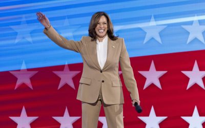 «Cuando luchamos, ganamos»: Harris, quien aparece por sorpresa primer día de la convención