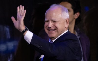 El gobernador Tim Walz es confirmado por aclamación candidato demócrata a vicepresidente de EE.UU.