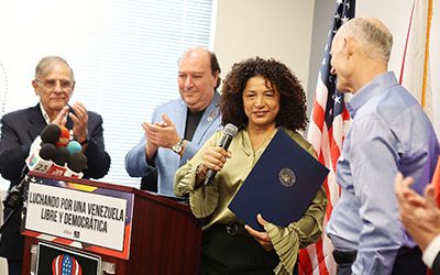 La asesora de Corina Machado en Miami. Tenemos actas de votospara tumbar a Maduros