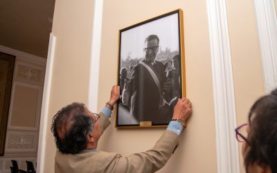 Colombia cuelga en su sede presidencial una fotografía inédita de Salvador Allende