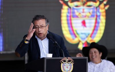 Petro dice a miles de sus seguidores: «Yo tengo el derecho de criticar, no me silencian»